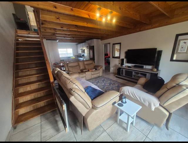 4 BEDROOM CLUSTER FOR SALE IN GLEN MARAIS